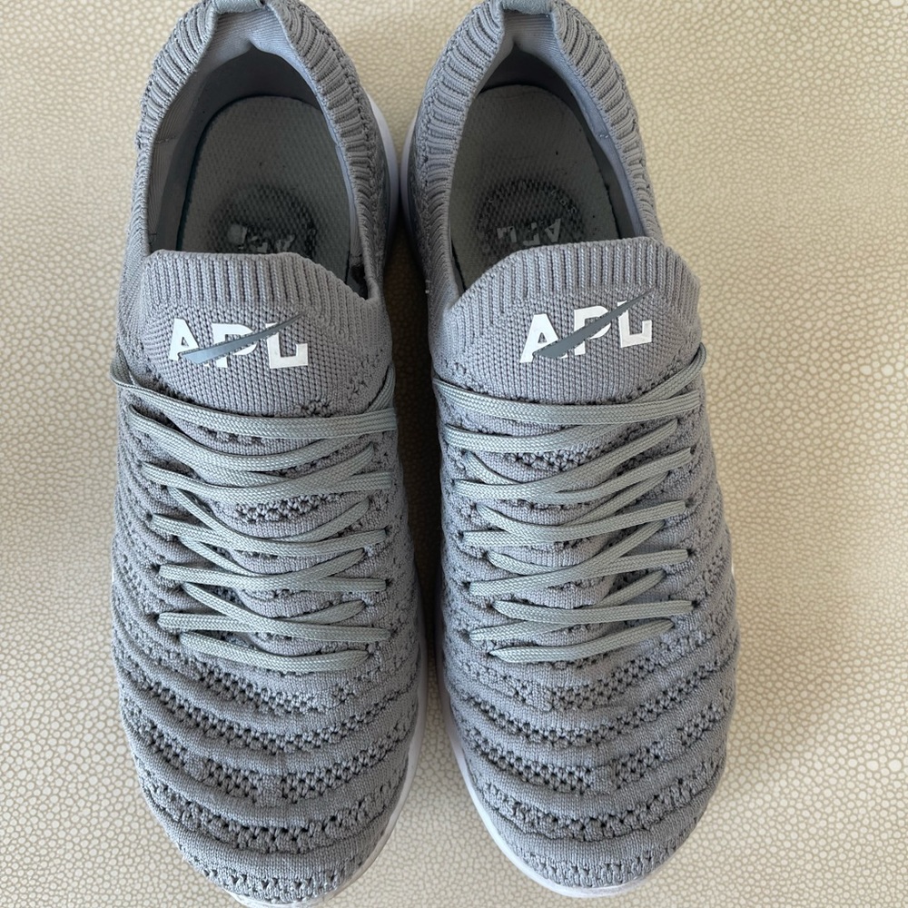 APL Techloom wave gray tennis shoes